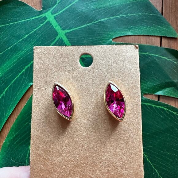 BOGO FREE PINK CRYSTAL STUD EARRINGS - Picture 1 of 3